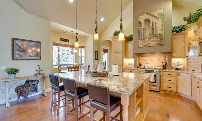 Croft House | Furnished Decks and Grill Peaceful Pioneer Home!