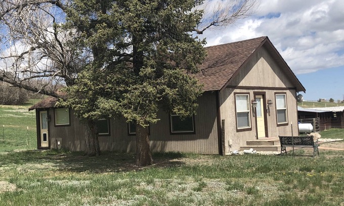 Larkspur House | Furnished home in the Country