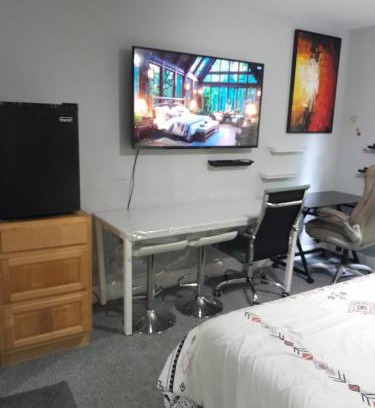 Sandy Springs House | Furnished master bedroom