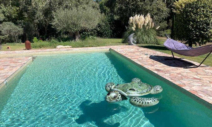 Fuveau House | FUVOLEA, Maison de vacances à 15 min du centre d'Aix-en-Provence, piscine chauffée en saison - jardin - parking privé gratuit