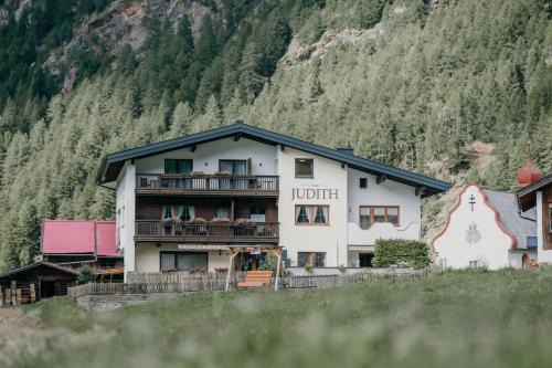 Zwieselstein House | Gästehaus Judith