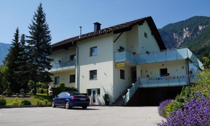 Unterbergen House | Gästehaus Tschertou