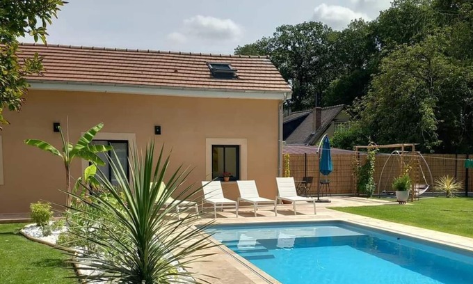 Cierrey House | Gîte à la Campagne Avec Piscine Chauffée à 1h de Paris et 30min de Giverny