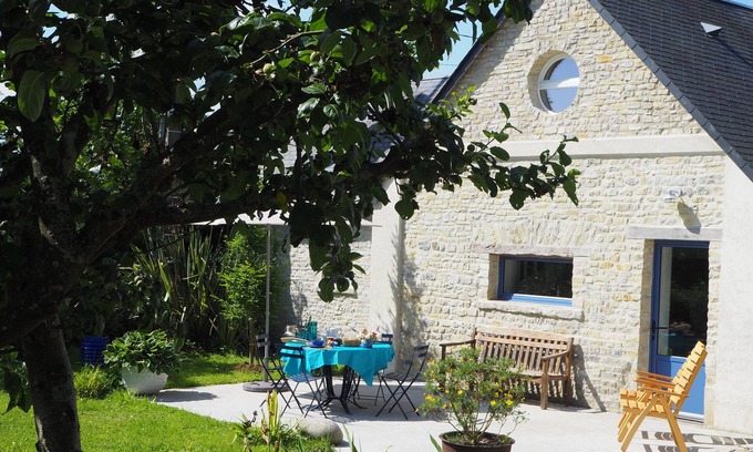Audouville-la-Hubert House | GÎTE au GARDIN 'Les Phormiums', Sea, Nature, Historic Landing Sites