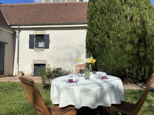 Contigny House | Gîte confort au cœur de l'Allier : randonnées, canoë, pêche, vignoble, terrasse, tout inclus - FR-1-489-512