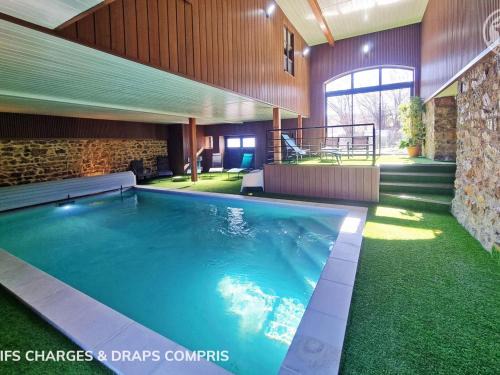 Saint-Priest-la-Prugne House | Gîte de charme avec piscine intérieure chauffée, 12/14 personnes - FR-1-496-346