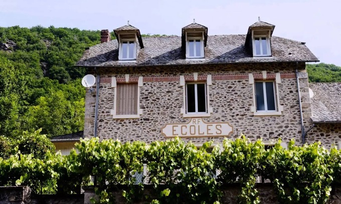 Laval-sur-Luzege Villa | Gîte de France Gîte school 3 ears - Gîte de France 4 people