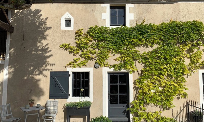 Chives House | Gîte des Abeilles, Cosy, Tranquil, Rural 1 Bedroom Gîte, with Pool