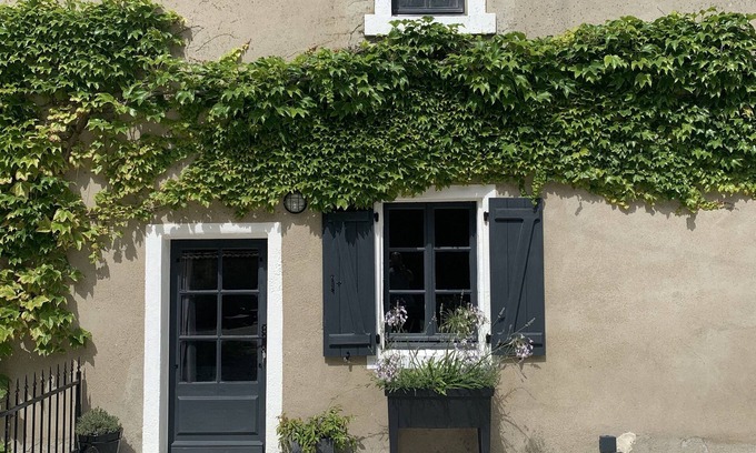 Chives Cottage | Gîte des Ruches, Peaceful & Homely 1 bedroom Gîte with pool