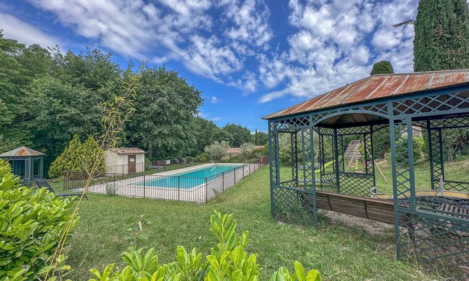 Mirabel-aux-Baronnies Ski Chalet | Gîte Eden, aux Mirabelles, piscine commune