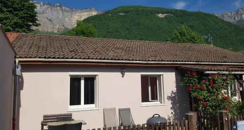 Saint-Vincent-de-Mercuze House | Gîte fabuleux, jardin, terrasse, parking