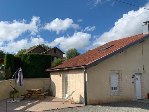 Faymont House | Gîte familial avec terrasse et espace enfants à Faymont - FR-1-583-370