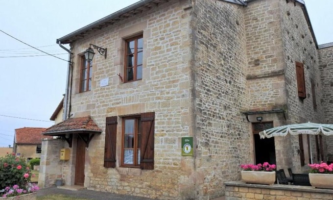 Ferriere-et-Lafolie House | Gîte familial avec cour et terrain clos au cœur de Ferrière-et-Lafolie, proche Mairie et autoroute A5. - FR-1-611-3