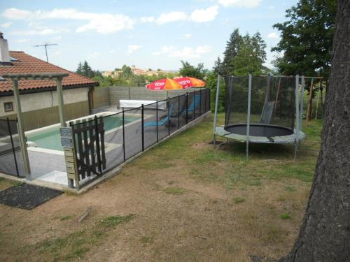 Saint-Haon-le-Chatel House | Gîte familial avec piscine, jardin clos et jeux pour enfants - Saint-Haon-le-Châtel - FR-1-496-21