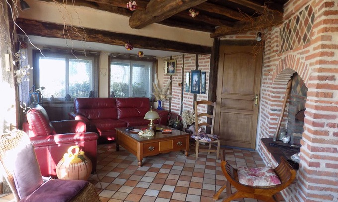 Brie House | Gîte for 2 to 6 people, 3500 l spa, swimming pool, boules pitch.