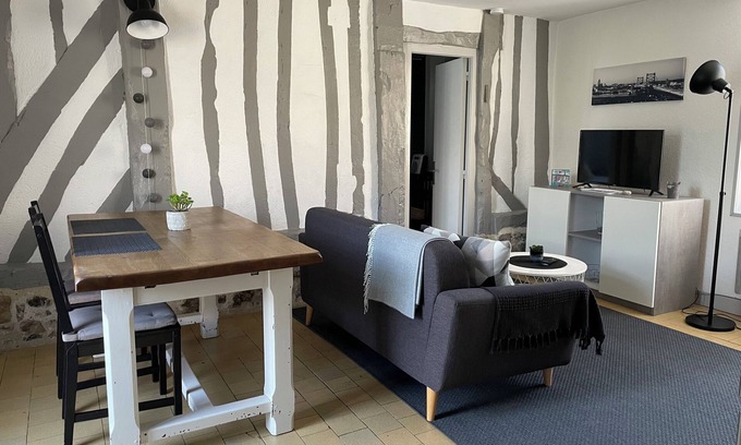 Gonneville-sur-Honfleur Apartment | Gîte & garden & parking (near Honfleur) Linen provided WIFI