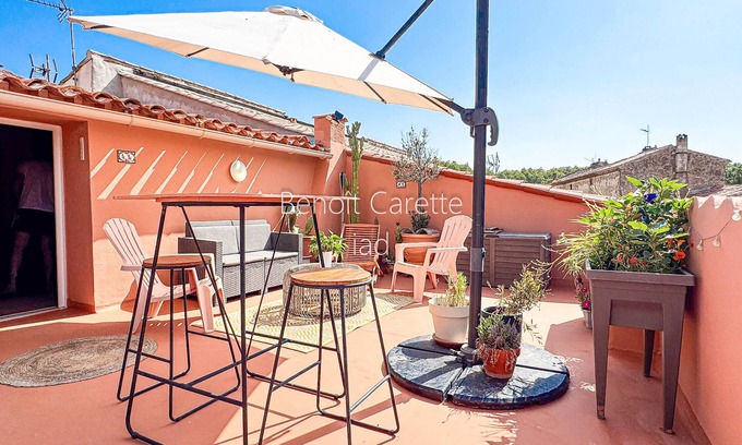 Mirepeisset Cottage | Gîte 'Joli Gîte' with Private Terrace, Wi-Fi and Air Conditioning