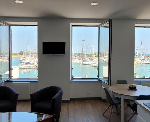 Saint-Vaast-la-Hougue Apartment | Gîte la rose des vents N 1