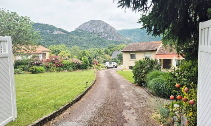 Tarascon-sur-Ariege House | Gîte la Treille-Evasion au clos des pradals Tarascon Ariège
