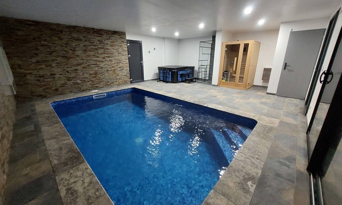 Manosque House | Gîte Luxueux Avec Piscine Chauffée, Jacuzzi et Sauna Rien que Pour Vous