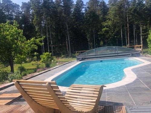 Saint-Remy House | Gîte paisible avec piscine, terrasse et Wifi en pleine forêt pour 4 pers - FR-1-589-662