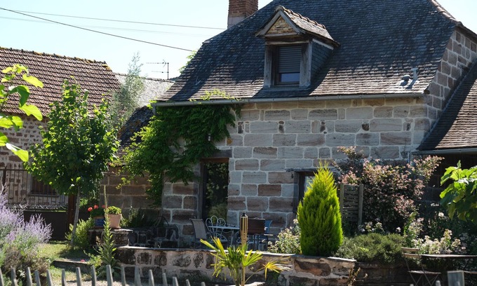Saint-Bonnet-la-Riviere House | Gîte Pour 2 Personnes, en Campagne, Avec Piscine