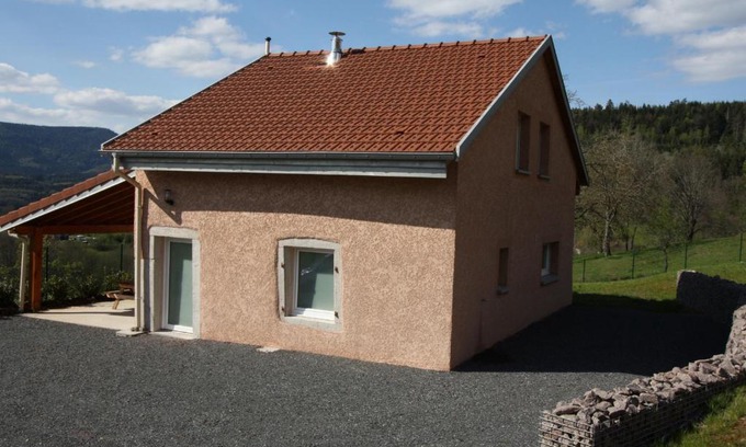 Combrimont House | Gîte pour 4 avec terrasse couverte, parking privé et animaux acceptés - FR-1-589-367