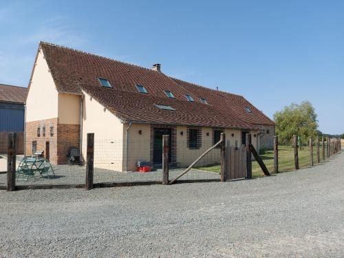 Happonvilliers House | Gîte spacieux à Happonvilliers avec jardin privatif, accueil jusqu'à 14 personnes, animaux admis - FR-1-581-139