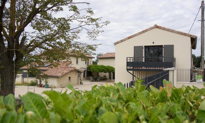 Chantemerle-les-Bles Apartment | Gîtes Du Mas de Surlan