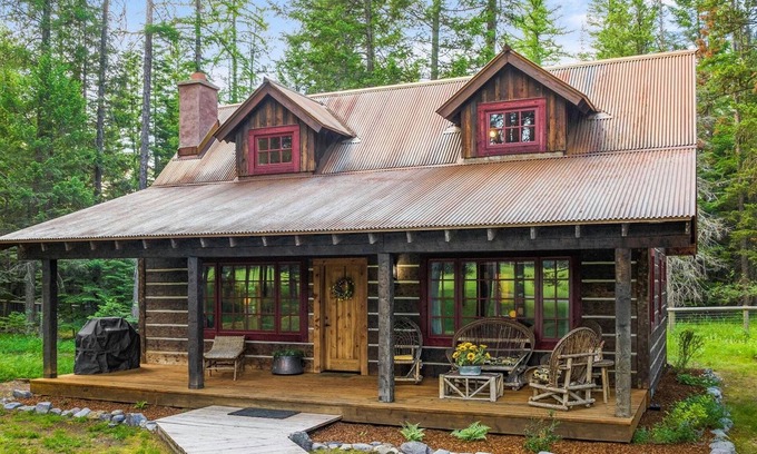 Bigfork Cabin | G-Bar-N Ranch Hudson’s Bay Log Home