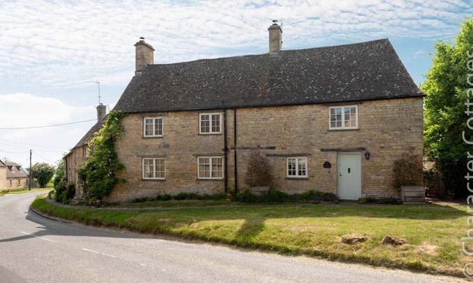Churchill Cottage | GABLES COTTAGE, pet friendly in Churchill, Oxfordshire