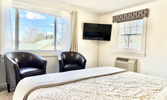 Hulls Cove Cabin | Gallagher's Travels Cabin Six (King)