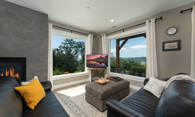 Carrolls Cabin | Gallery of Picture Windows, River & Garden Views, Living landscapes :Kalama Oaks
