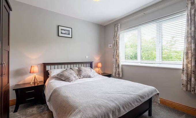 Ballindooley Apartment | Galway - 1 Bed Guest Flat/Annex. Cosy countryside apartment with garden patio.