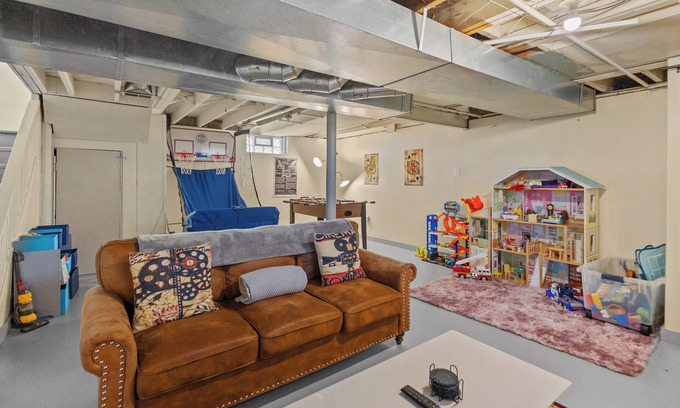 Drayton Plains House | Game House in Royal Oak w/Tiki Hut Dog Friendly!