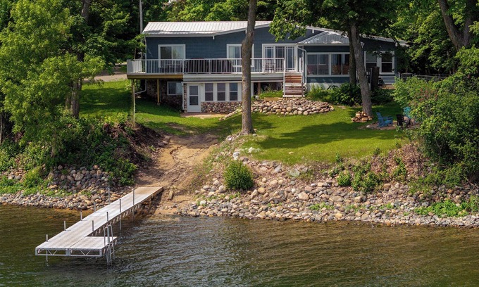 Garrison House | Game Room! Sleeps 13- Newly Remodeled- Sports Channels & More- Great Fishing!