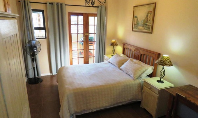 Gansbaai Apartment | Gansbaai Central Accommodation Sleeps 2 adults and 2 kids under 10 years