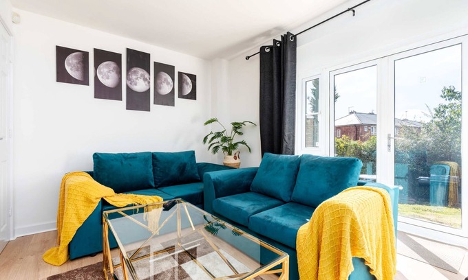 Sheffield House | Garden | 6 Single Beds | 15% OFF | Driveway | BBQ