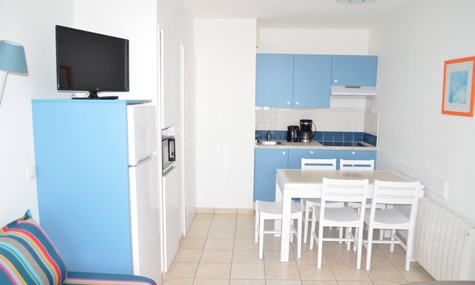 Chateau-d'Olonne Apartment | Garden apartment with terrace, sea view and swimming pool