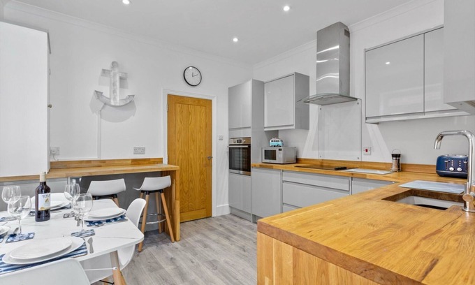 Hythe Apartment | Garden apartment with parking seconds from beach!
