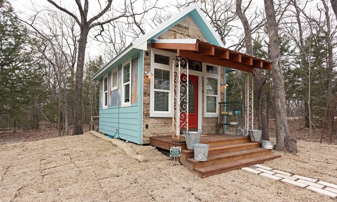 Royse City Cabin | Garden Cottage - Charming Cabin in the Woods