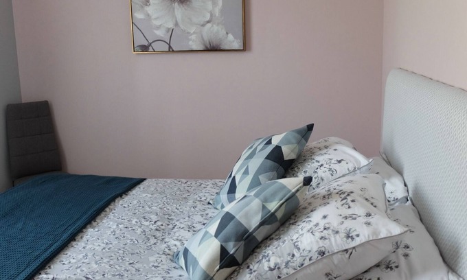 Isles-sur-Suippe Apartment | Garden cottage 15 minutes from Reims.