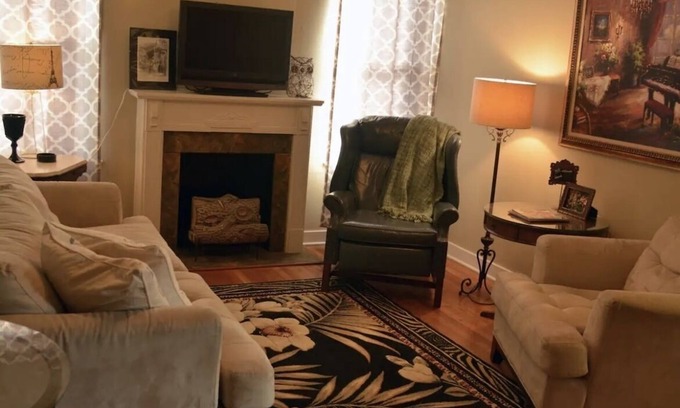 West Monroe Cottage | Garden Cottage in the city. Pet friendly!