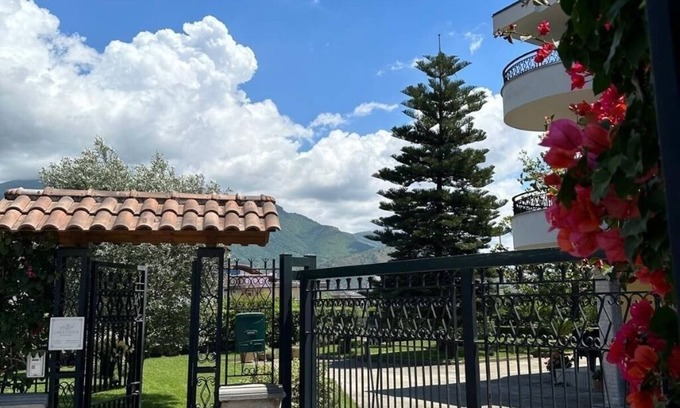 Striano Bed & Breakfast | Garden House B&B - Vesuvius - Cozy accommodation for couples and families
