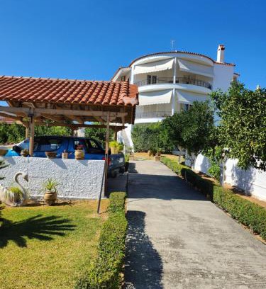Amarinthos House | Garden House