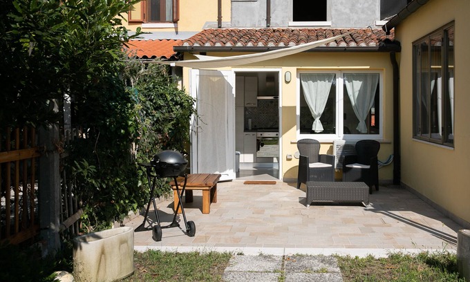 Longa House | Garden in the lagoon