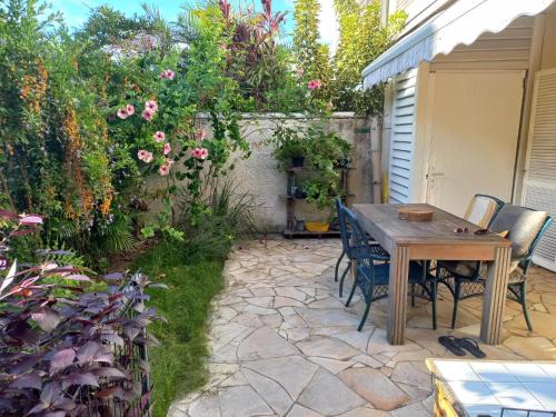 Anse Vata Apartment | Garden & Terrace Apartment