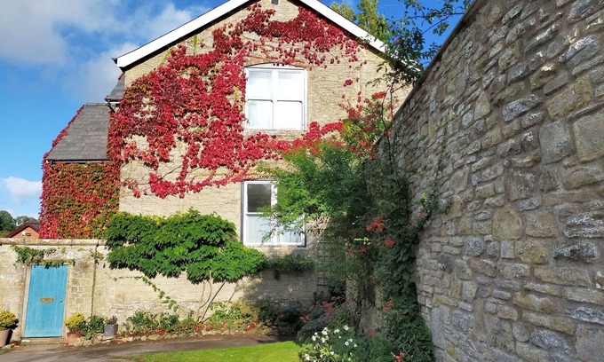 Kington Cottage | GARDEN VIEW, character holiday cottage in Kington