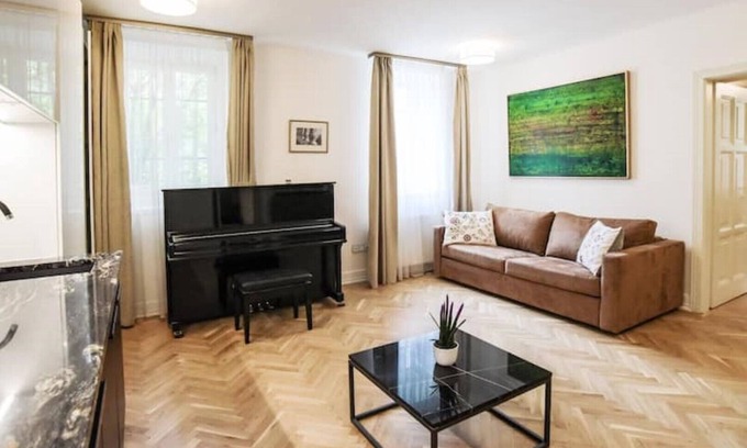 Rozsadomb Apartment | Garden View Comfort Apartment