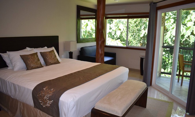 Keaukaha Hotel | Garden View Room - Oceanfront Hilo Beach House Inn